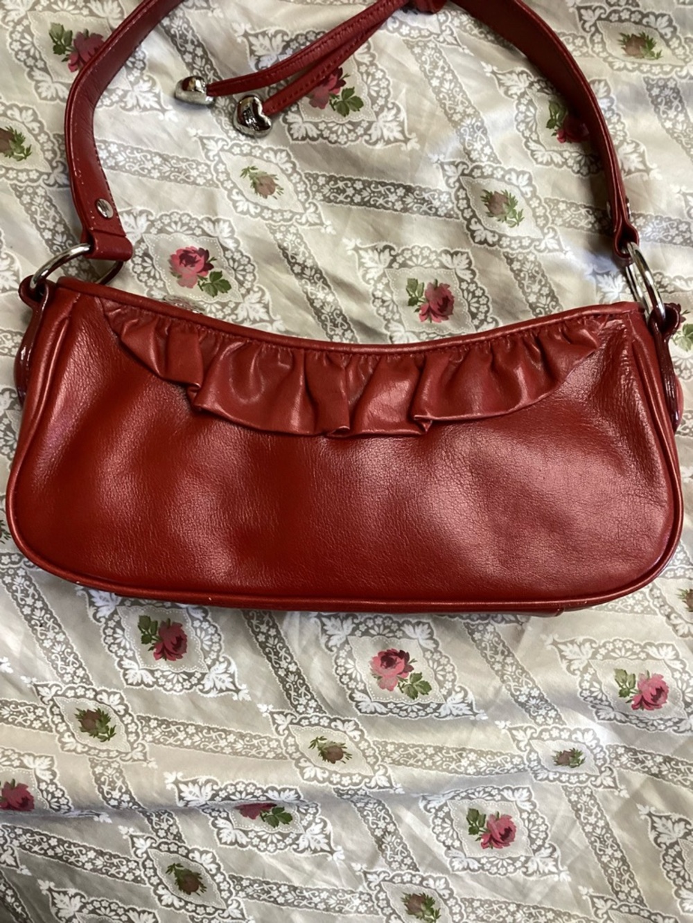 Lovecat Red Ruffle Leather Shoulder Bag with Heart-Tip Drawstring - Picture 2 of 16